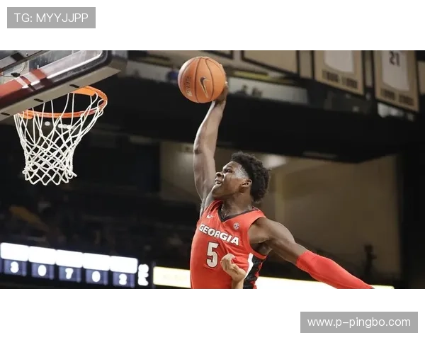 爱德华兹无球跑位改善后场表现显著 拉开与邮差的得分差距